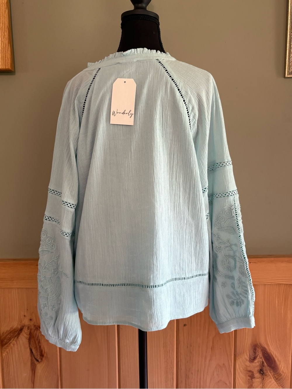 Wonderly Bath Blue Embroidered Women’s Cotton Blouse. Size M NWT - Picture 4 of 11